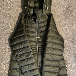 Michael Kors winter puffer jacket. Women’s size large. New without tags.